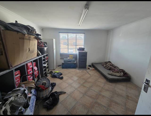 264M² WAREHOUSE TO LET IN ANDERBOLT
